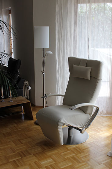 Kunde Hans M. - Relaxsessel Scoop im Stoffbezug Farbe beige klein