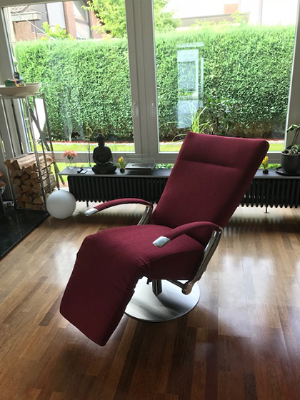 Kundenfoto - Relaxsessel Scoop mit Gasdruckfeder und Edelstahlteller Stoffbezug Farbe dunkelrot